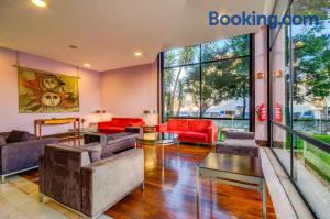 Gallery image of Super 8 By Wyndham Waldorf