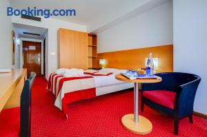 Gallery image of Super 8 By Wyndham Waldorf