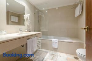 Gallery image of Super 8 By Wyndham Waldorf