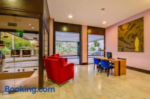 Gallery image of Super 8 By Wyndham Waldorf