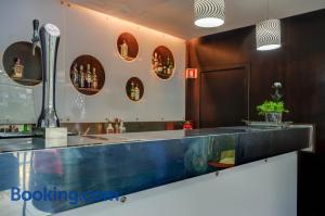 Gallery image of Super 8 By Wyndham Waldorf