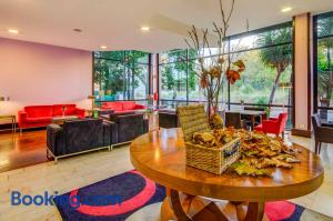 Gallery image of Super 8 By Wyndham Waldorf