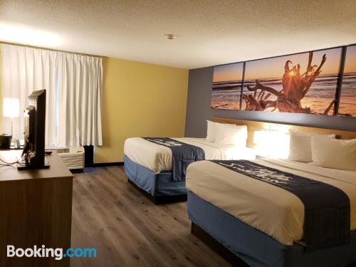 Days Inn & Suites by Wyndham Merrillville