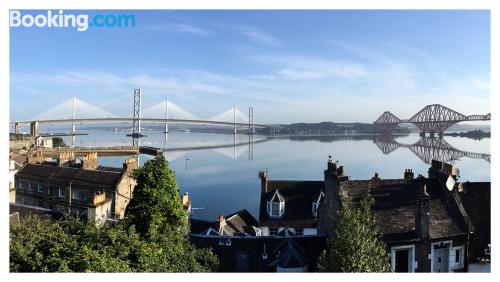  in Queensferry. Mit Kinderbett