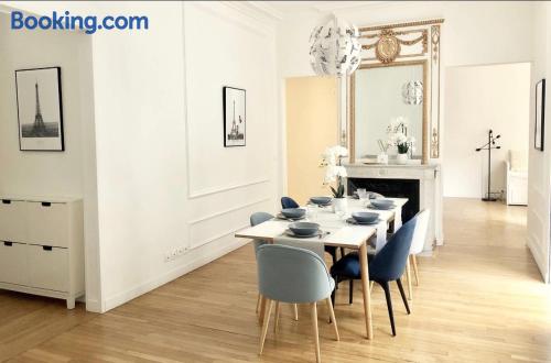 180m2 wohnung in Paris. Balkon!.