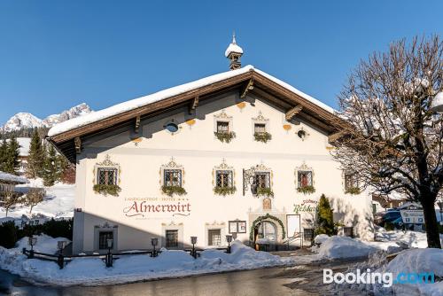 Maria Alm am Steinernen Meer, in der Innenstadt. Balkon!