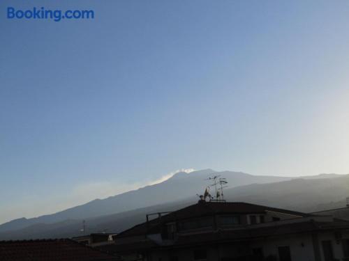 Fiumefreddo di Sicilia ai vostri piedi! In posizione centrale, con terrazza