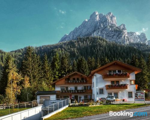 Apartamento em Braies. Internet e terraço