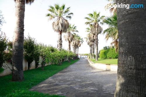 Apartamento con vistas con piscina.