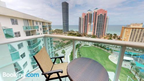 Amplo apartamento em Sunny Isles Beach. 111m2!