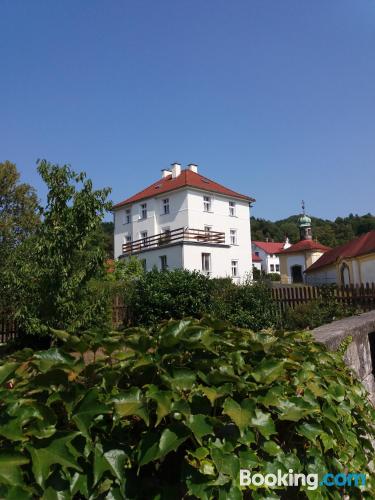 Apartamento em Česká Kamenice. Com terraço!.