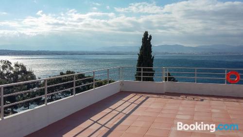 Appartement de 75m2 à Loutraki. Terrasse et Wifi!