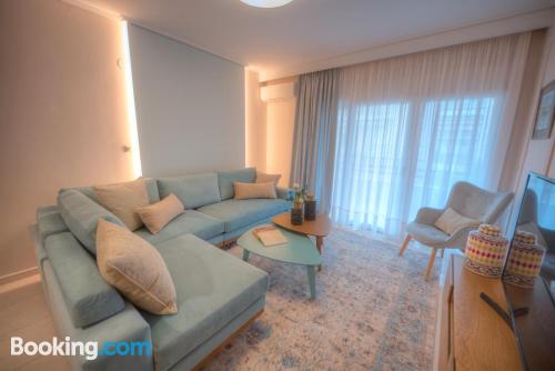 Ample appartement avec trois chambres à Kavala.