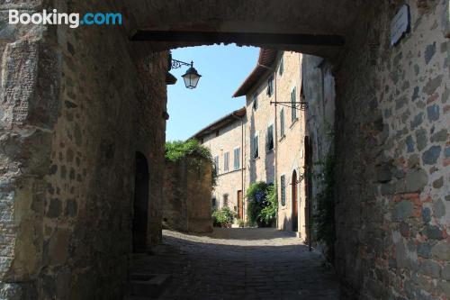 Klein Apt in Borgo a Buggiano. Mit Kinderbett