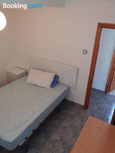 Apartamento en Valencia con terraza y conexión a internet.