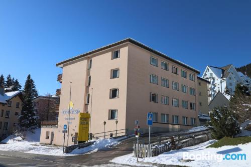 Amplo apartamento com três quartos em Davos.