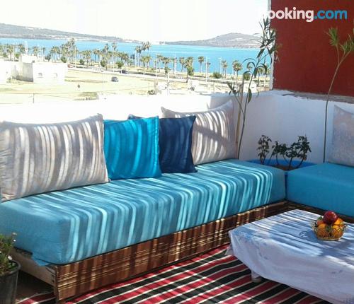 Apartamento con terraza y internet en Nador. Perfecto para familias