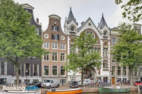 Amsterdam, dans une position centrale. Pour deux personnes