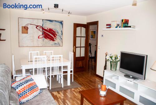 Cómodo apartamento de tres habitaciones. Ideal para familias.