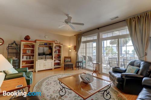 3 kamers app in Folly Beach. Ideaal voor groepen!