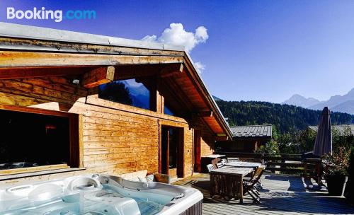 Place for 6 or more. Enjoy your swimming pool in Les Houches!