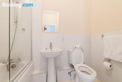 Extenso apartamento com piscina em Saint James.