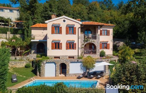 Appartement avec piscine et l'air à Veprinac