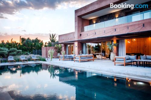 Appartement avec piscine et climatisation. Marrakech est votre