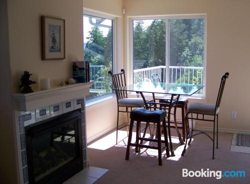 One bedroom apartment in Sooke. Petite!