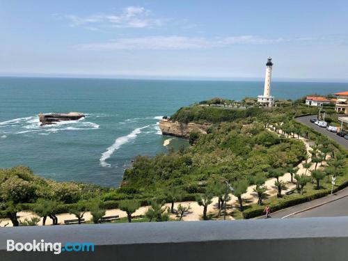 Klein appartement centrum. Biarritz vanuit uw raam!.