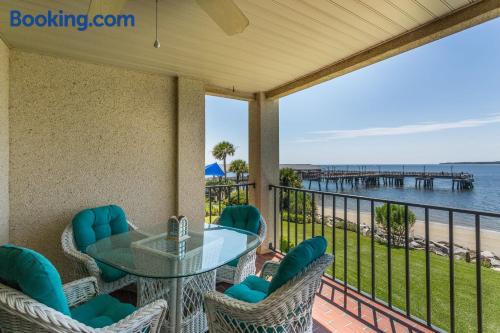 Apartamento com wi-fi, perto do centro de Saint Simons Island.