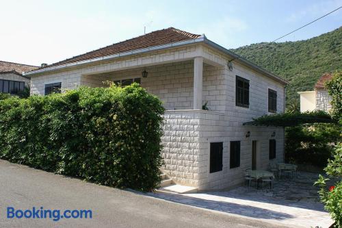 Zentrale Wohnung. In Trpanj