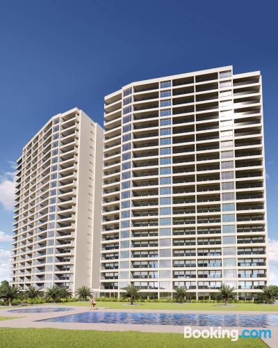 Appartement avec piscine et terrasse. Pour les familles.