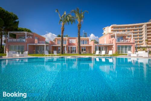 Apartamento de una habitación en Furnari con terraza y piscina