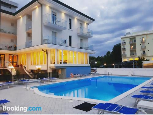 Apartamento em Misano Adriatico. Terraço e piscina