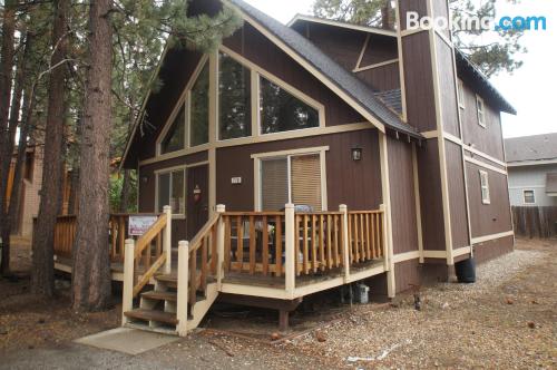 Apartamento de 155m2 em Big Bear Lake. Internet e terraço