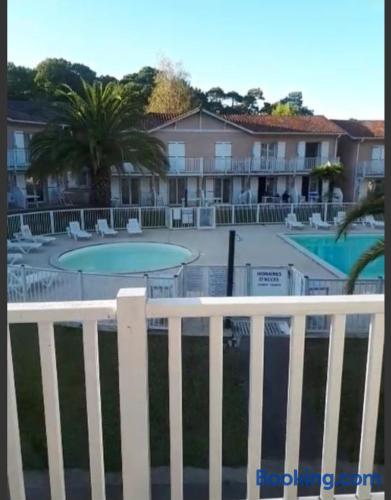 Zona inmejorable y terraza en Anglet con piscina.