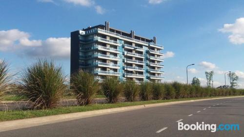 Apartamento de una habitación en Tigre con piscina.