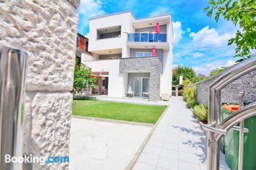 Apartamento com terraço em Vodice