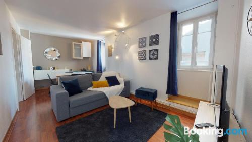 Espaçoso apartamento com dois quartos em Colmar.