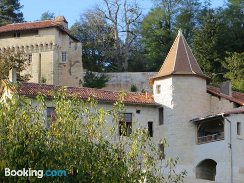 Ferienwohnung mit Balkon. In Aubeterre-sur-Dronne