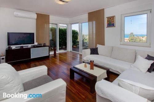 Apartamento con terraza en Brodarica