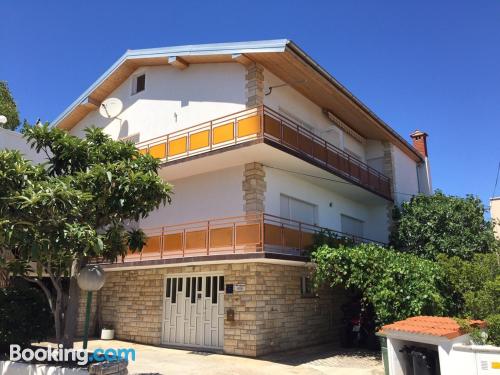 Apartamento con vistas y conexión a internet en Vodice. ¡Aire acondicionado!