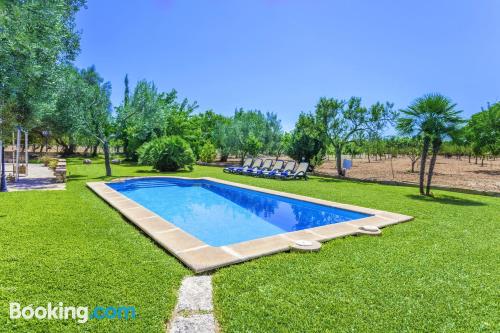 Apartamento de tres dormitorios con terraza