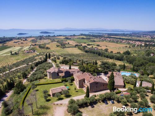 Bonito apartamento en Passignano Sul Trasimeno con terraza y conexión a internet