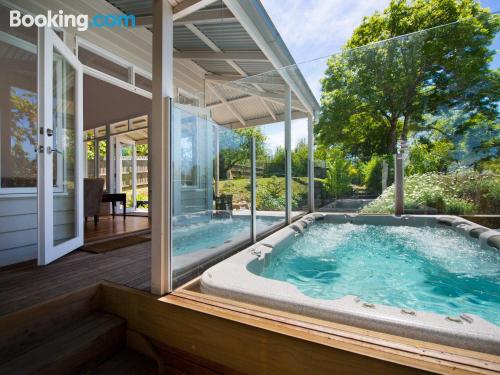 1 bedroom apartment in Daylesford. Pool!