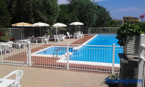 Apartamento com piscina em Ceriale