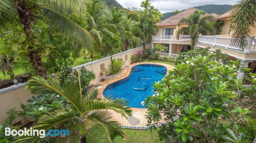 Apartamento con vistas y internet en Kamala Beach. ¡150m2!