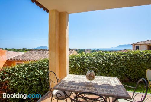 Piscina y wifi en Olbia con vistas