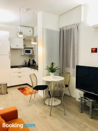 Pratique appartement 2 personnes. Terrasse et Internet!